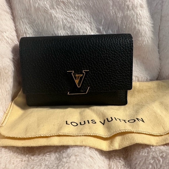 Louis Vuitton Handbags - Louis Vuitton Capucines Wallet